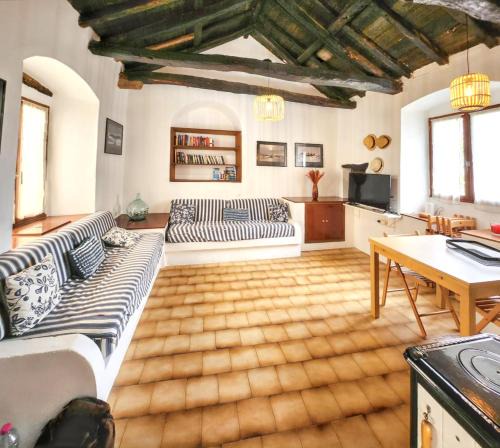 Rogliano House | Maison confortable à Rogliano avec terrasse et jardin