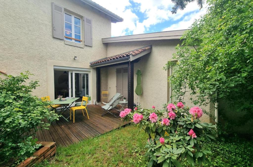 Saint-Galmier House | Maison cosy avec terrasse, jardin fleuri, et tout confort à Saint-Galmier - FR-1-496-292