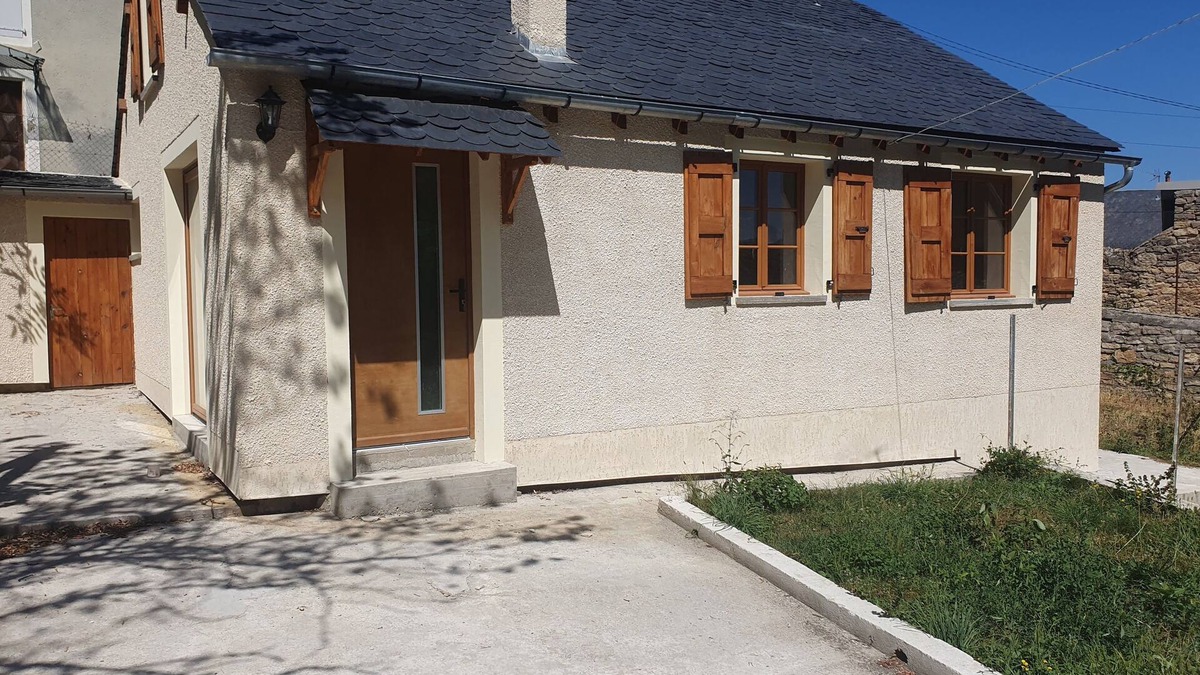 Mende House | Maison Dépendance