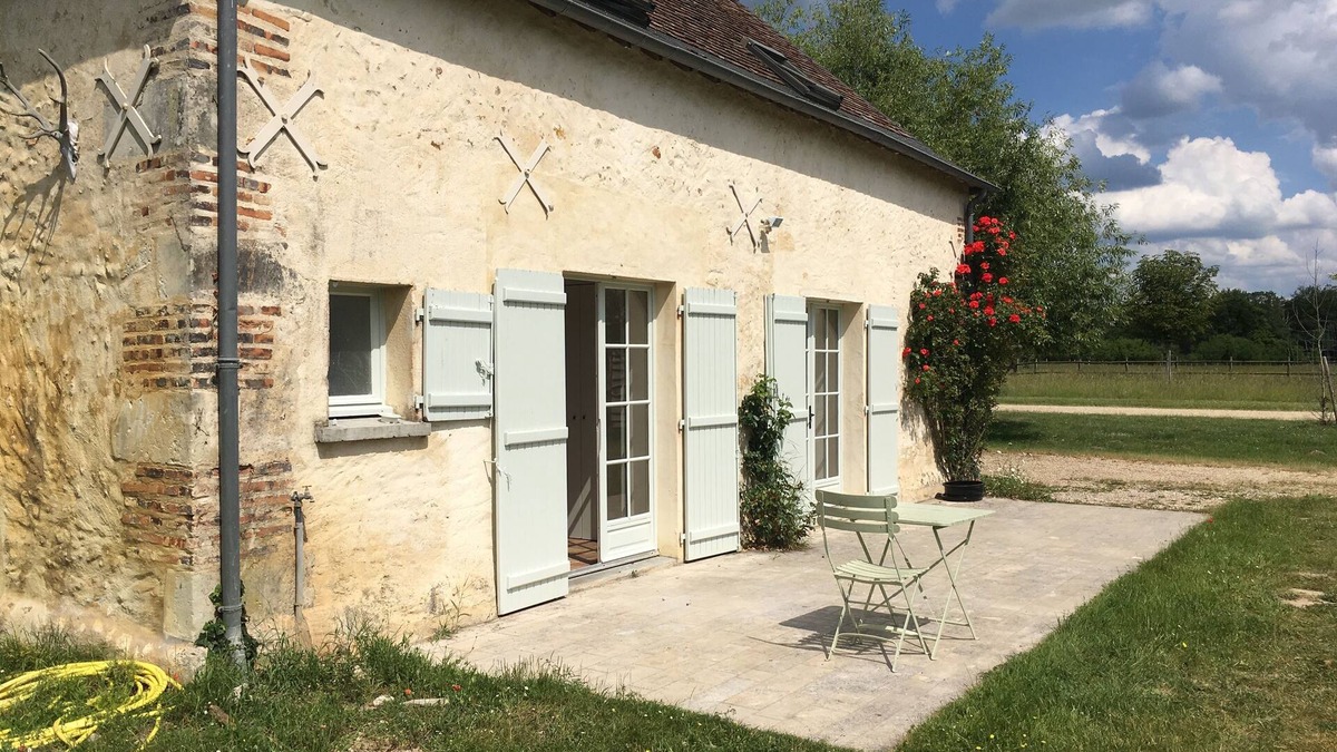 Ambillou House | Maison d'Annie - Country house, meadow view, sleeps 4