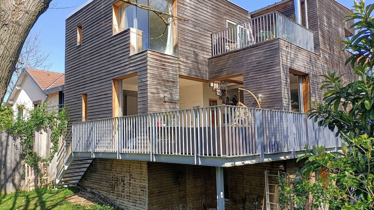 Sucy-en-Brie House | Maison D'architecte en Bois au Bord de l eau