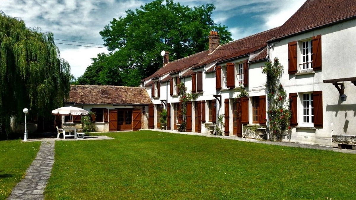 Bransles House | Maison d'Eden ☆ Premium Quality Hospitality Tennis 400m2 8 hectares