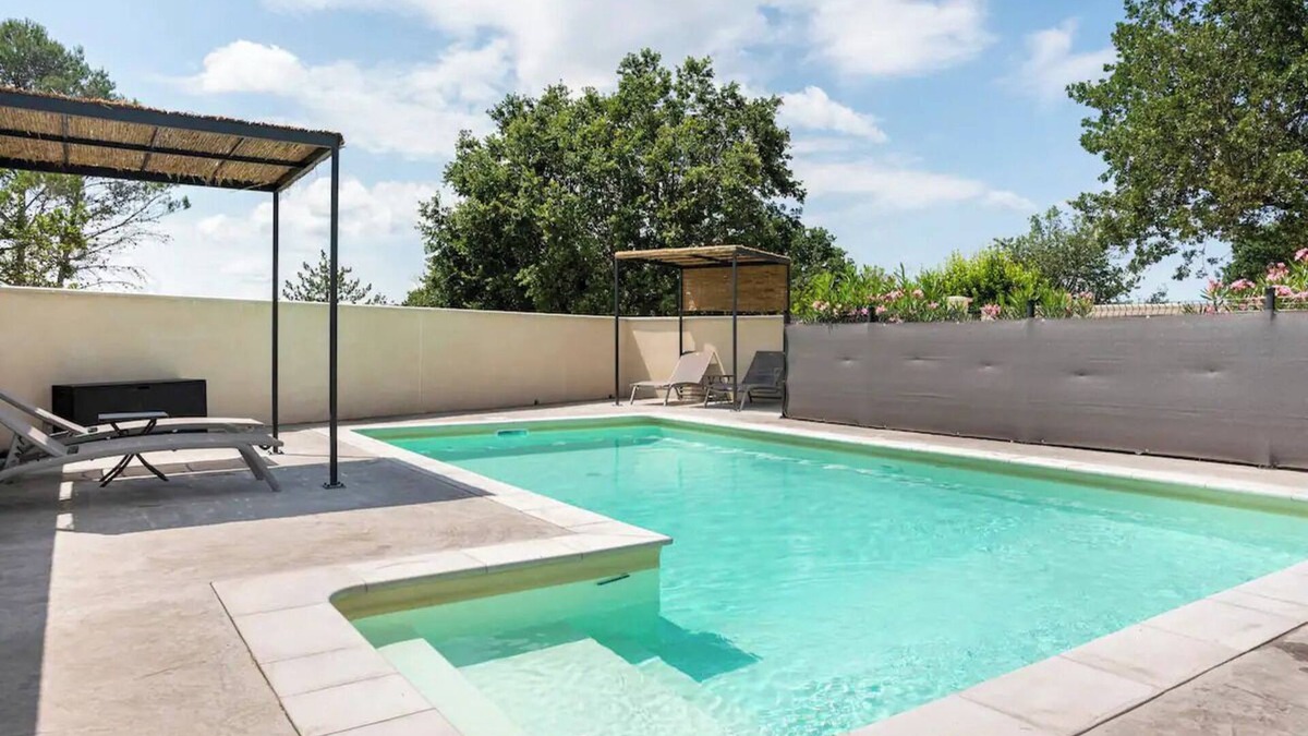 Saint-Martin-d'Ardeche House | Maison D'aaron, 4 Personnes Avec Piscine Commune a Deux Logements