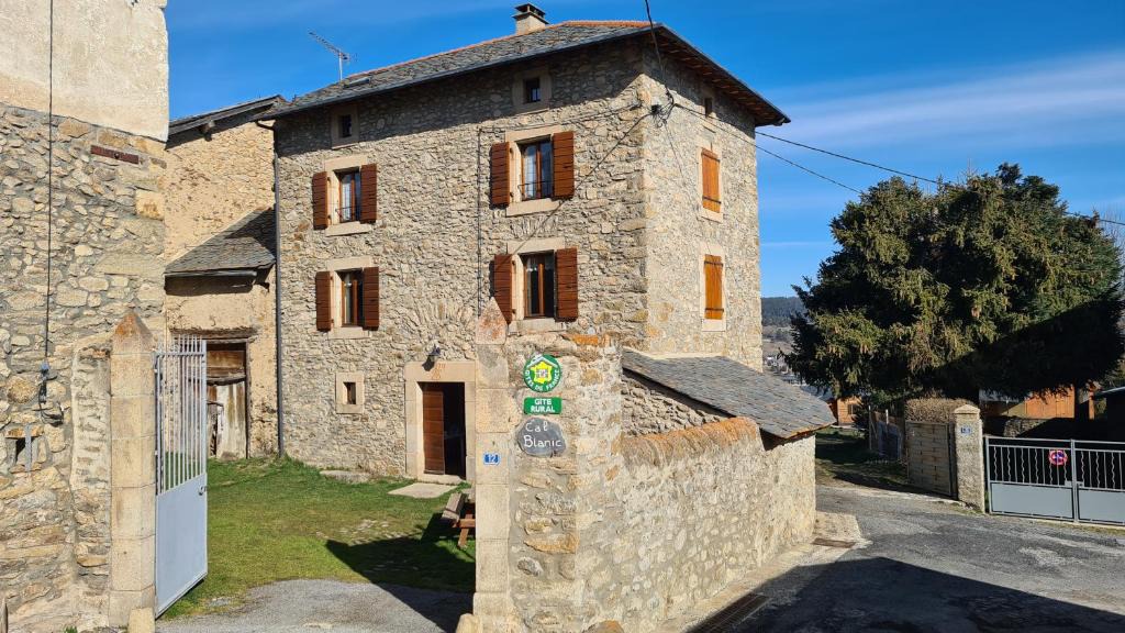 Saint-Pierre-dels-Forcats House | Maison de caractère en Pierre Cal Blanic