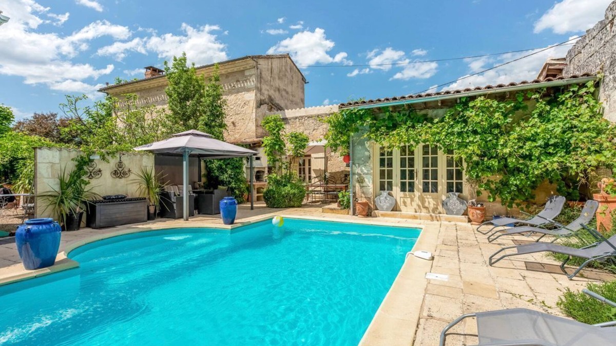 Saint-Seurin-de-Prats Villa | Maison Des Saveurs - Two Bedroom Villa, Sleeps 4