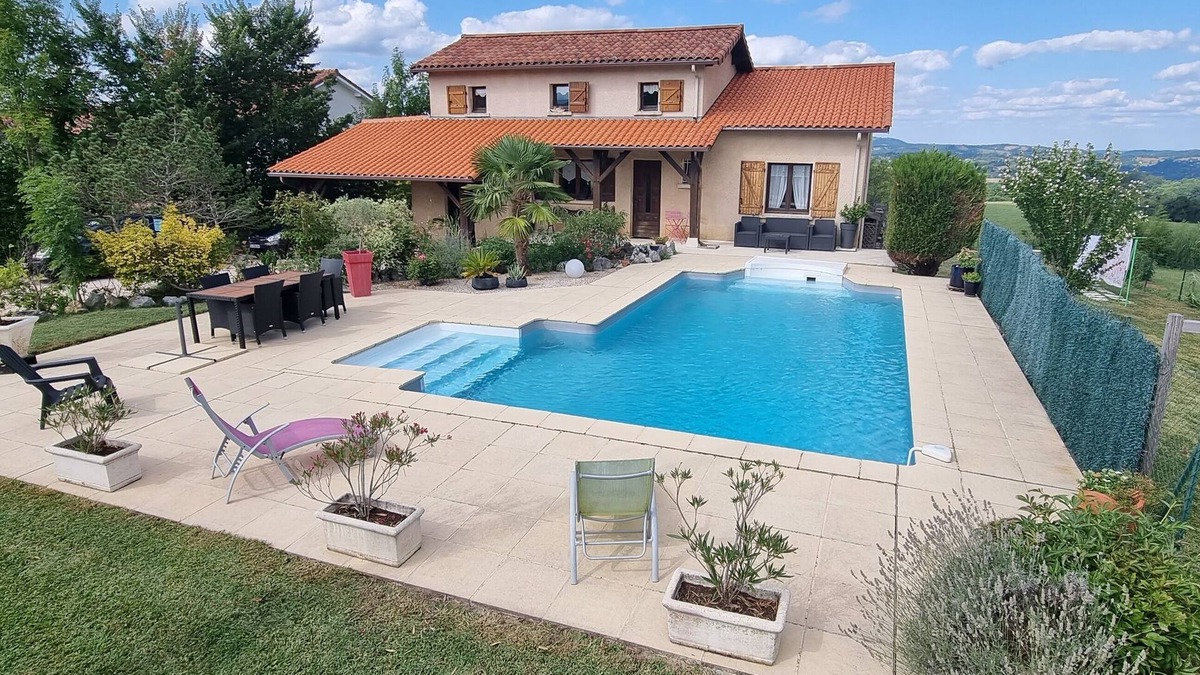 Saint-Girons House | Maison d'Hérré ⭐Independent accommodation in main residence with swimming pool