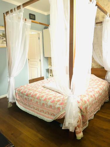 Provins Bed & Breakfast | Maison d'hôtes L'ormerie- Au coeur de la ville médiévale