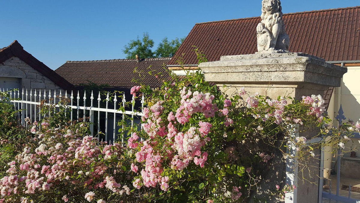 Montbardois House | Maison D'Hote Le Relais