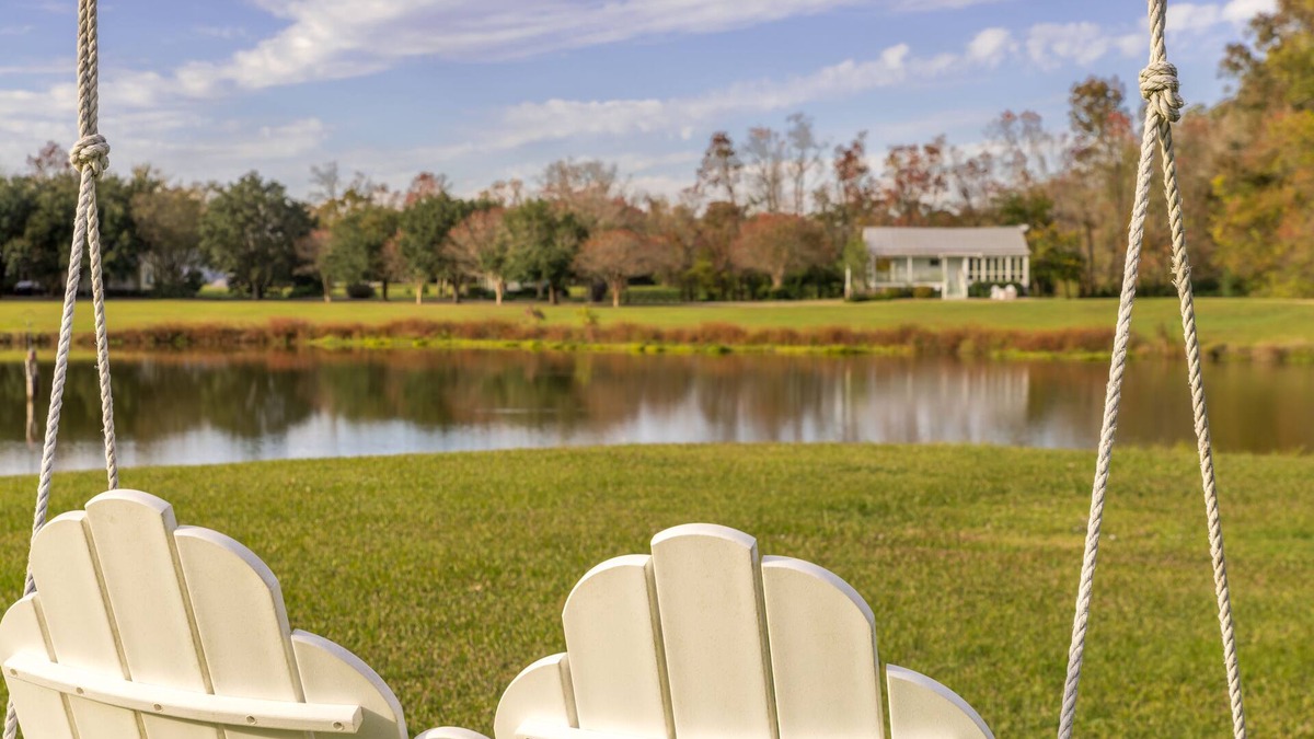 Rayne Cottage | Maison D'Memoire Bed & Breakfast Cottages