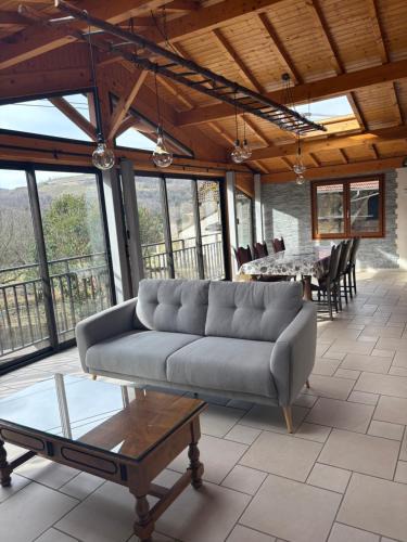 Boyeux-Saint-Jerome House | Maison dans un village viticole