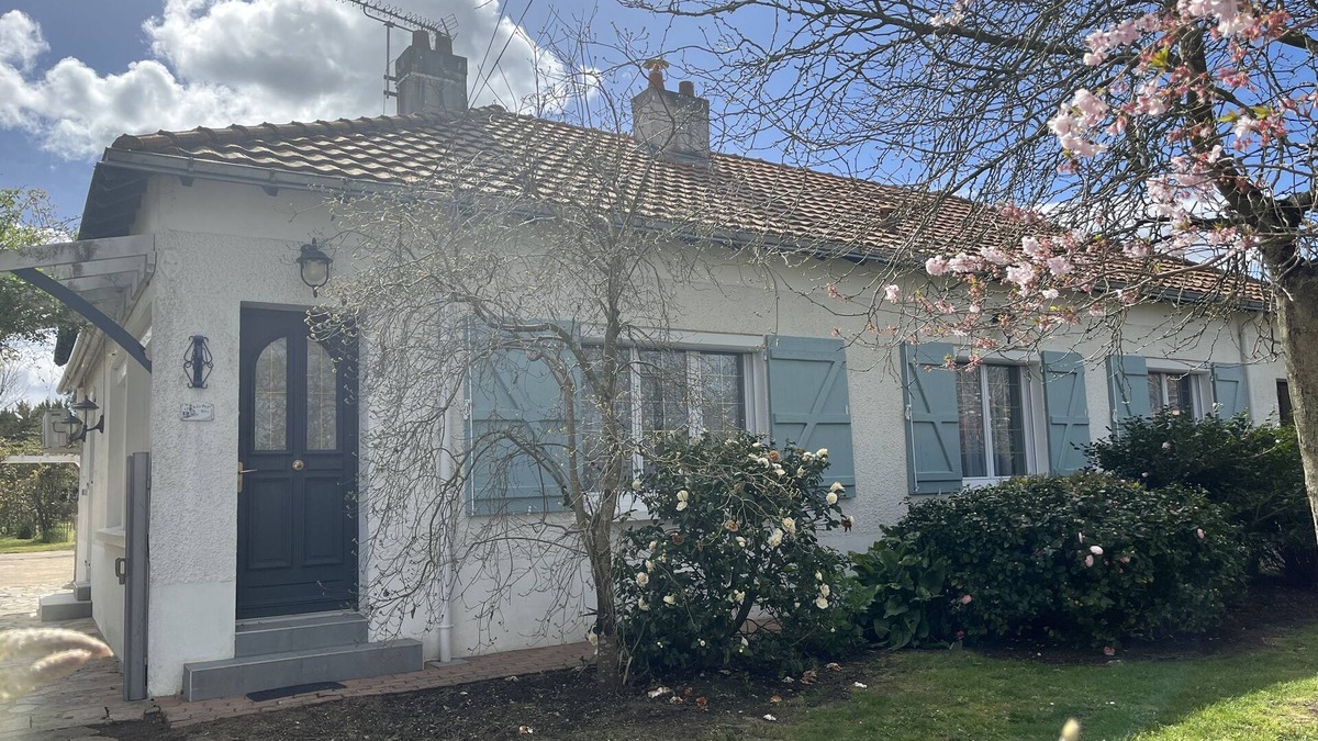 Frossay House | Maison Dans un Jardin Paysager Calme et Ressourçant
