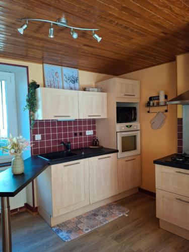 Rochefort-Montagne House | Maison de Bourg