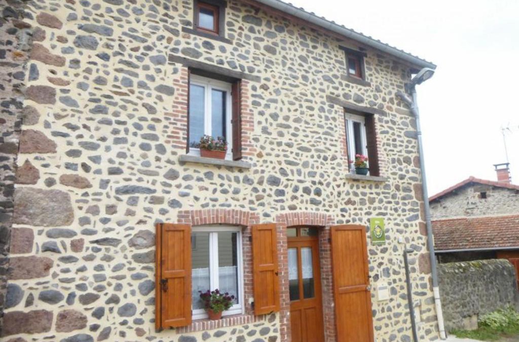 Mazeyrat-Aurouze House | Maison de bourg restaurée avec cour privative au coeur d'un village paisible, proche gorges de l'Allier et sites historiques - FR-1-582-220