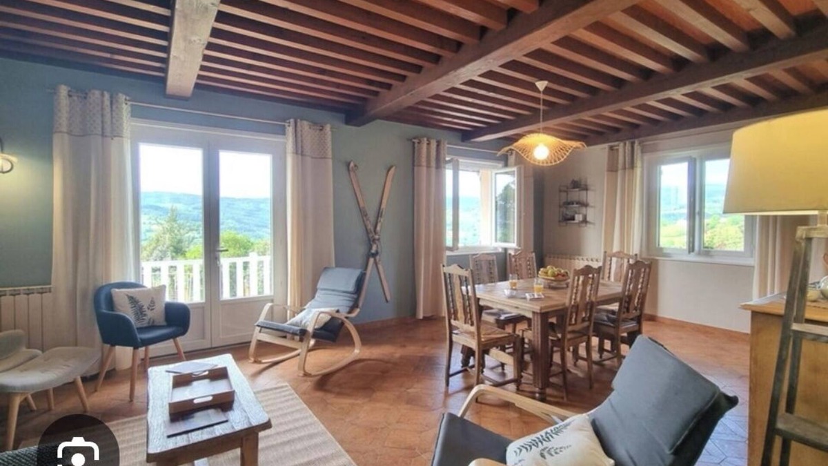 Saint-Georges-en-Couzan House | Maison de Campagne Entière Gîte 3 Épis Jardin Extérieur Clos Animaux Admis