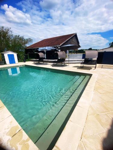 Savignac-sur-Leyze House | Maison de Campagne 4 places, avec Piscine et Jacuzzi