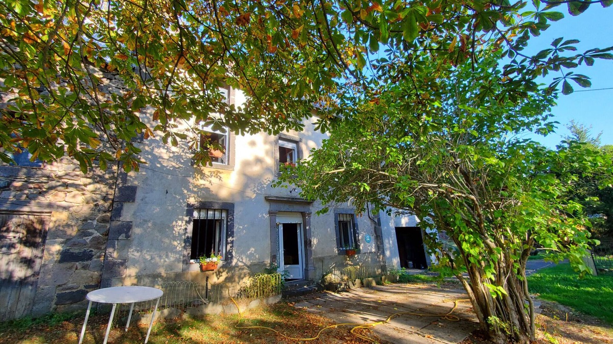 Jassat House | MAISON DE CAMPAGNE RUSTIQUE