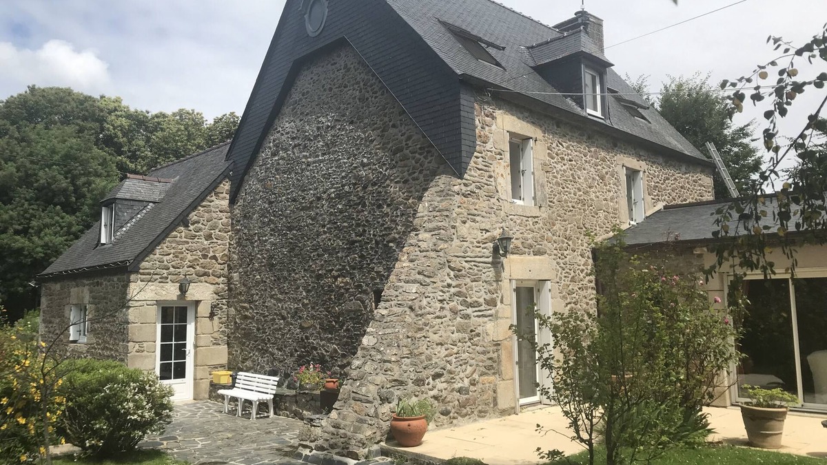 Languenan House | Maison de Campagne au Calme Entourée D'un Jardin Arboré