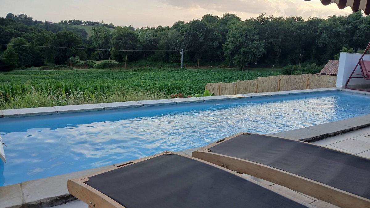 Guiche House | Maison de Campagne Avec Deux Chats et Piscine