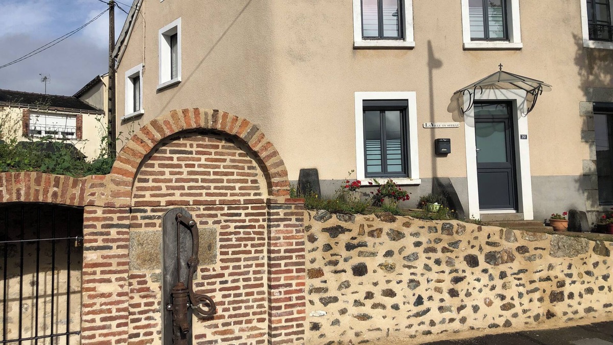 Laval House | Maison de Caractère Alliant Charme de la Ville et de la Campagne