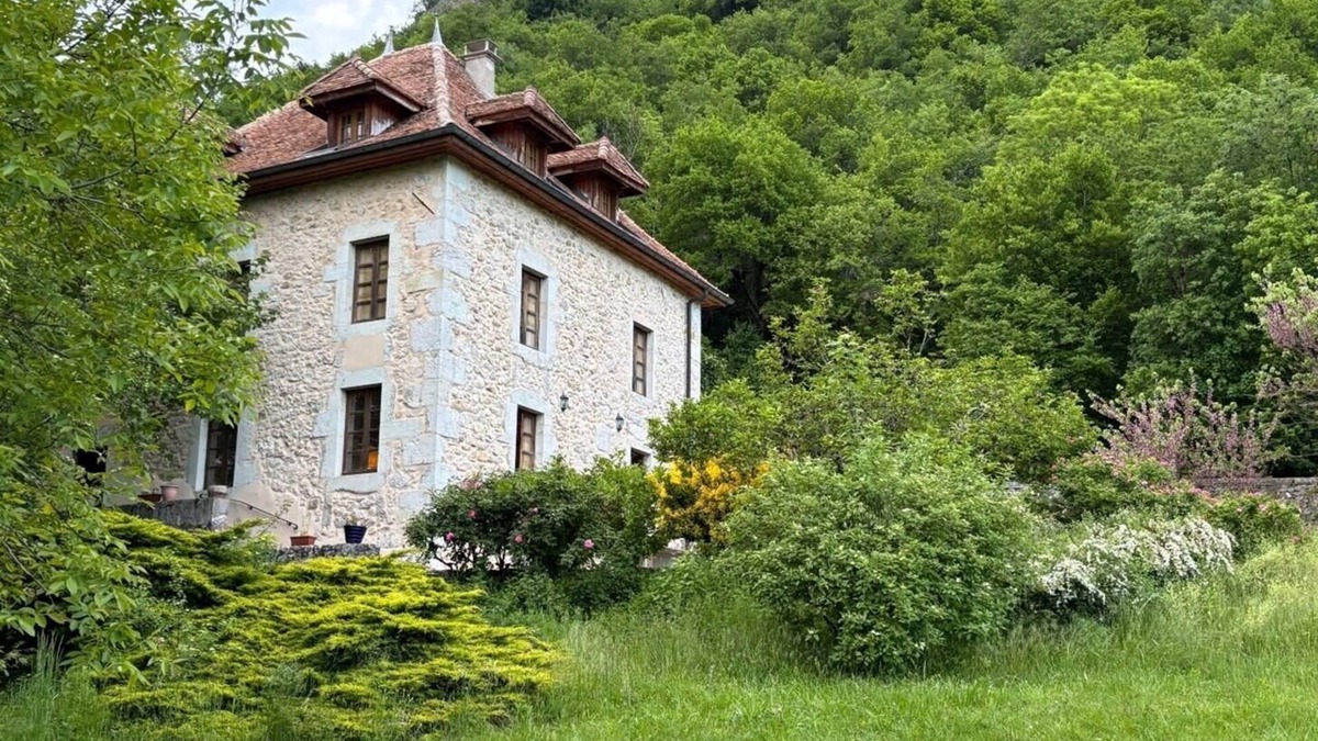Yenne House | Maison de charme ancienne entre Lacs et Rhône