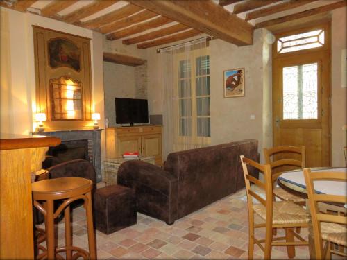 Montmirail House | Maison de charme avec jardin à Montmirail - Rénovation 18e siècle, proche église, 2h de Paris - FR-1-410-211