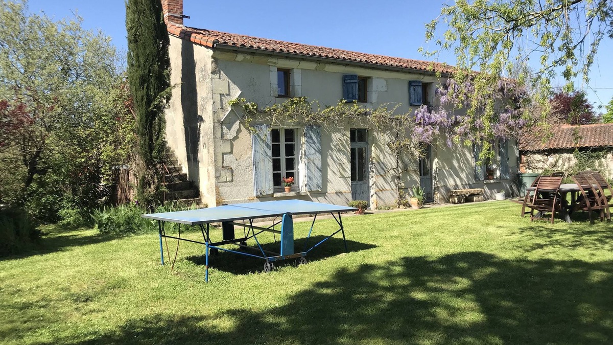Cersay House | Maison de Charme à la Campagne. 50 Minutes du Puy du Fou!