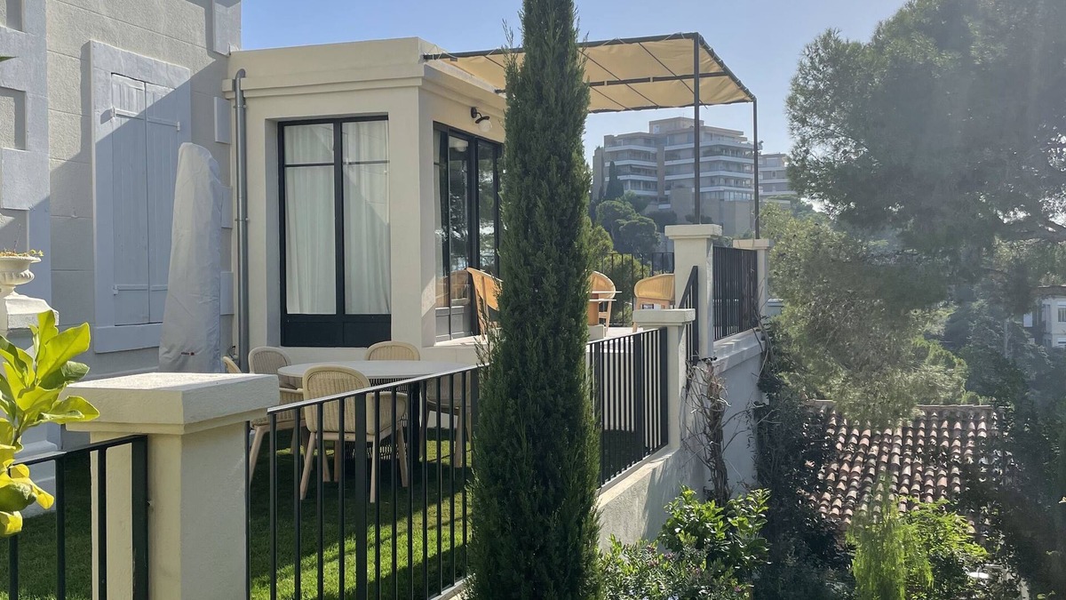 Roucas-Blanc House | Maison de Charme vue mer Avec Piscine au Centre de Marseille
