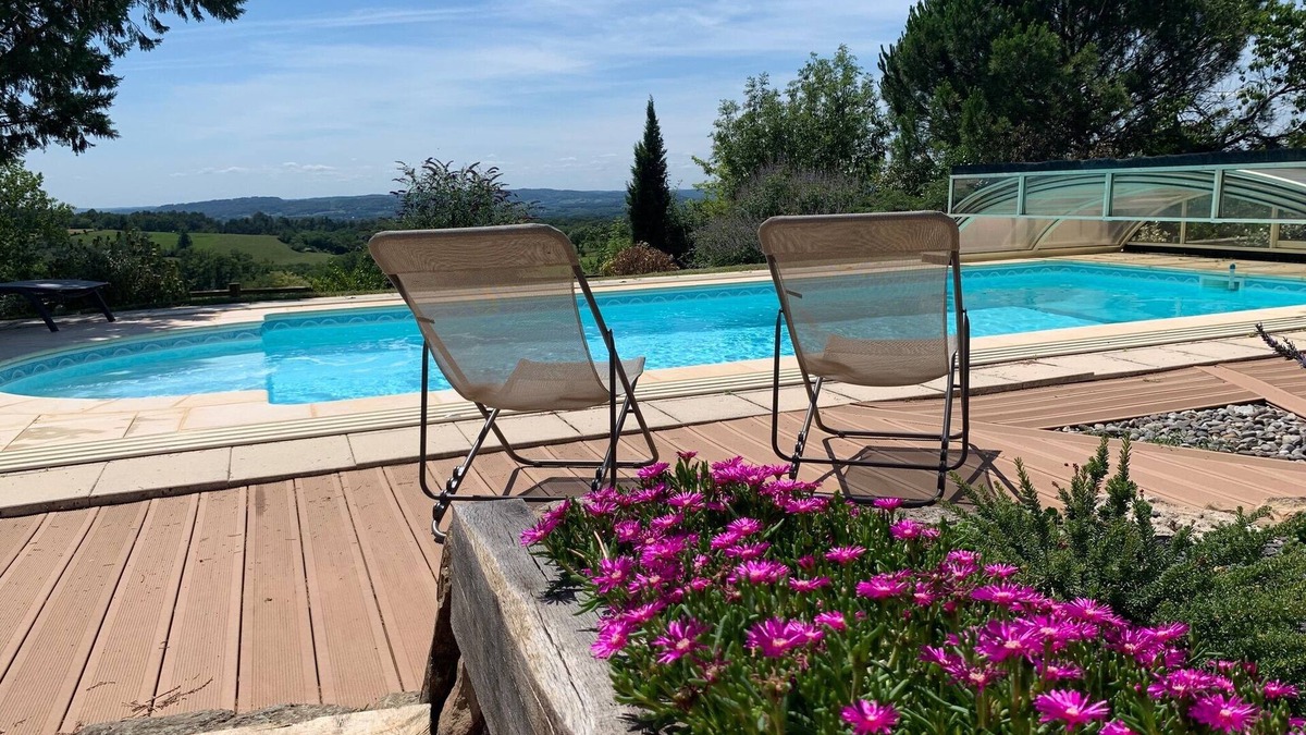 Curemonte Cottage | Maison de Charme* with swimming pool and spectacular view