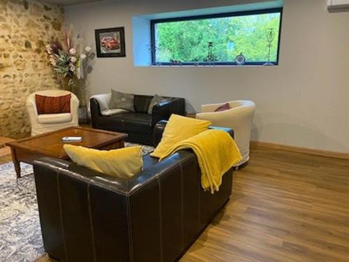 Joue En Charnie House | Maison de famille 10 pers, piscine chauffée, grand jardin, proche Le Mans - FR-1-410-433