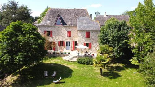 Lanuejouls House | Maison de ferme, prairies sur la colline, étang