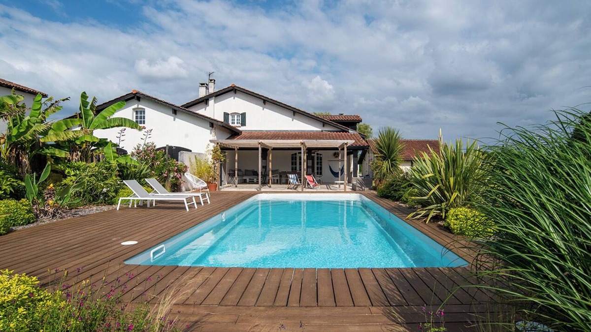 Saint-Etienne-d'Orthe House | Maison de Charme Avec Piscine