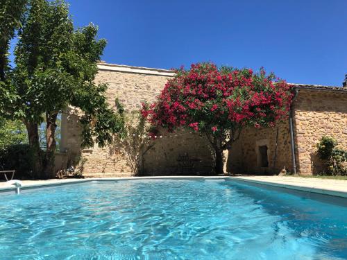 Saint-Julien-de-Peyrolas Bed & Breakfast | Maison des Bourgades