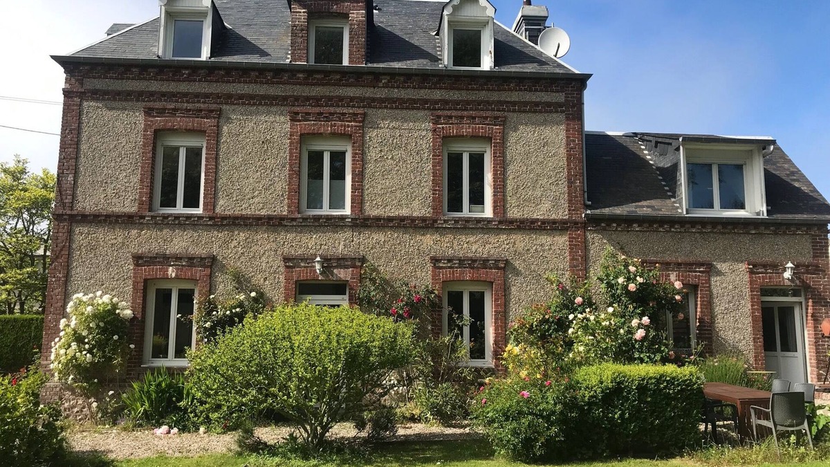 Saint-Pierre-en-Port House | Maison de Maître, Jardin Chatoyant, Village Toutes Commodités au Bord de la mer