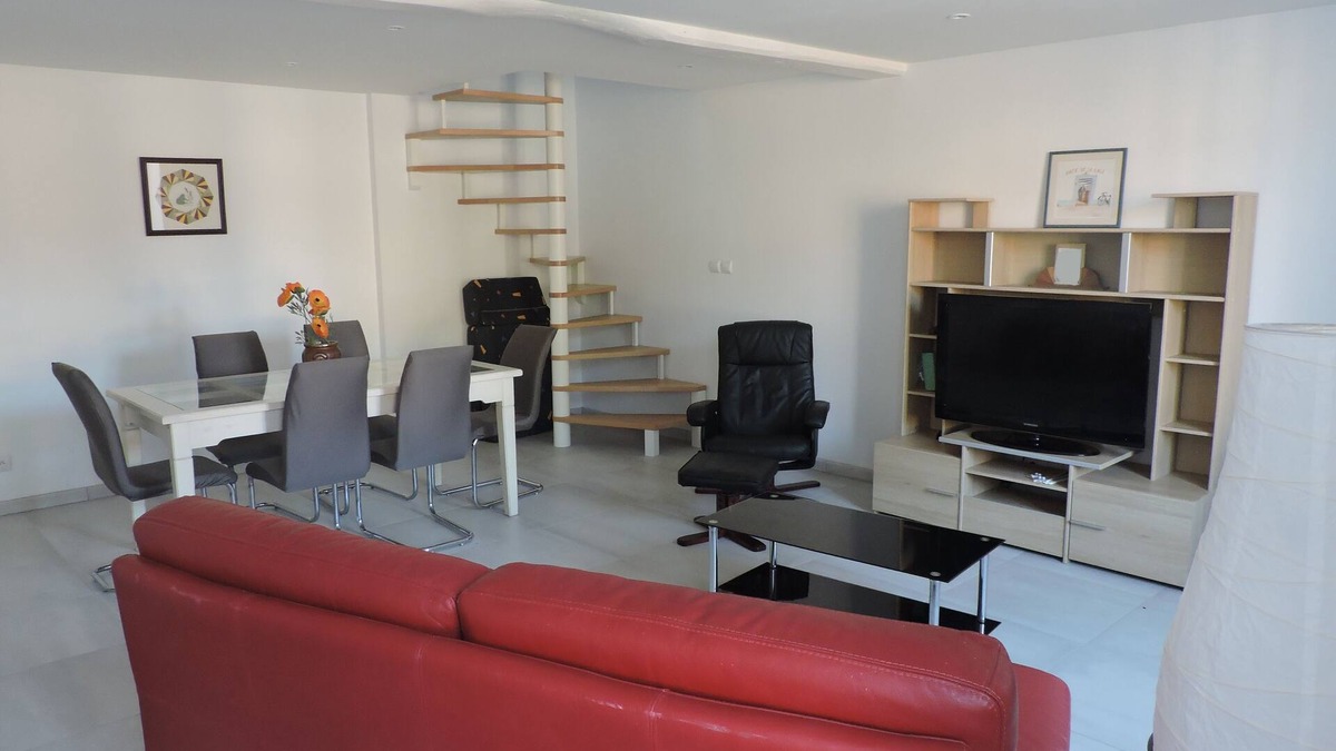 Salignac-sur-Charente House | Maison de Village Avec Jardin, Idéale Pour des Vacances en Famille