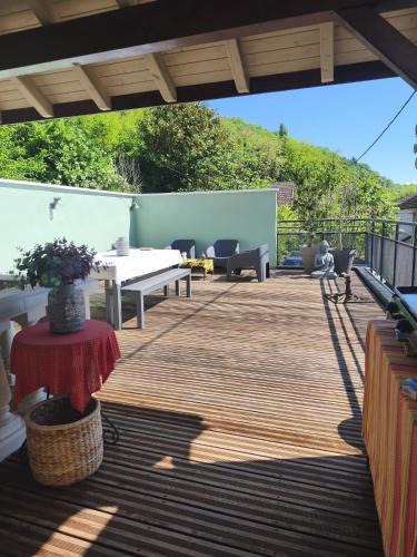 Serrieres-en-Chautagne House | Maison de village chaleureuse avec terrasse 3 étoiles