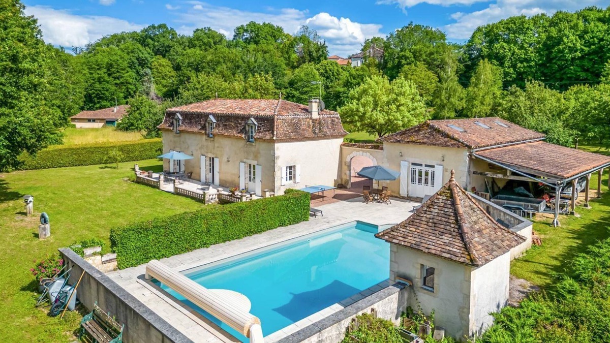 Bourdeilles Villa | Maison De La Dronne - Four Bedroom Villa, Sleeps 8