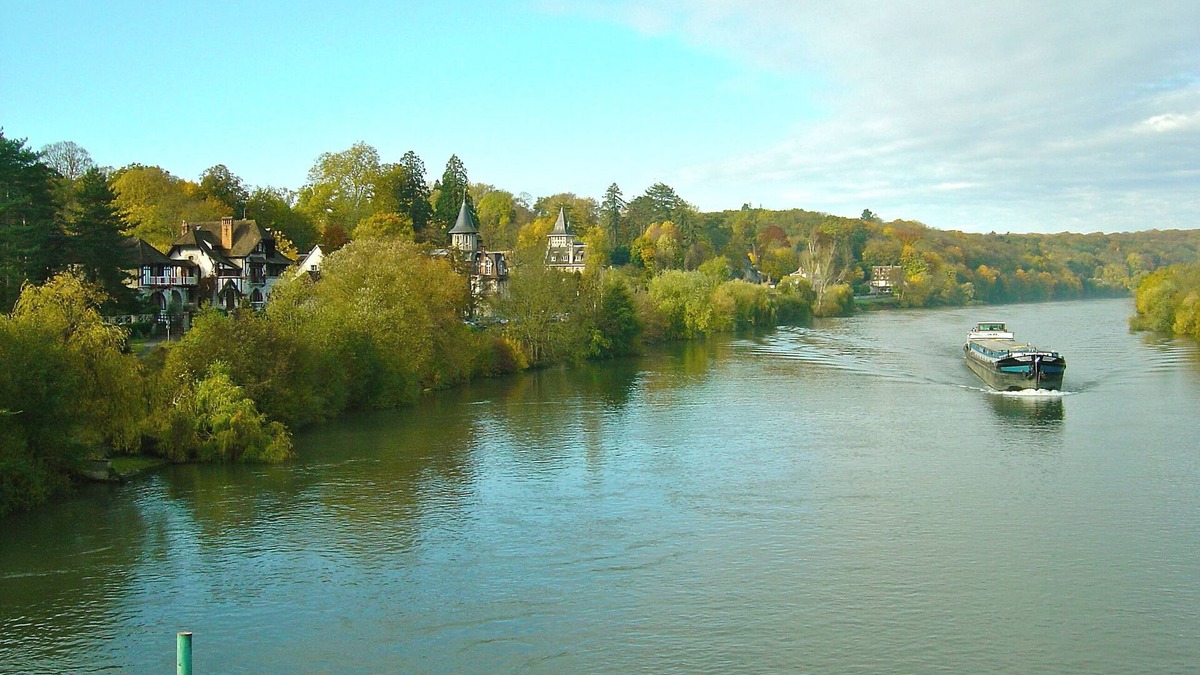 Bois-le-Roi House | Maison de la Mare (7 rooms) along La Seine and in a wooded property.