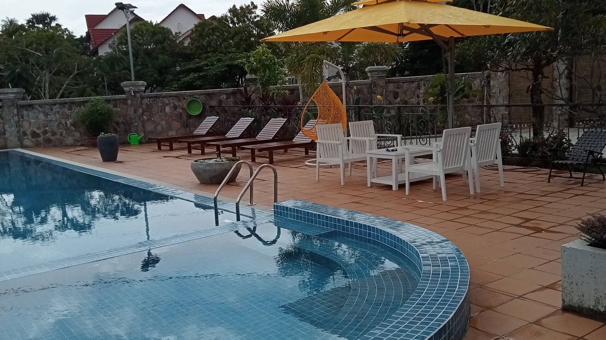 Kep House | Maison de Maître Avec Grande Piscine de 300 m2