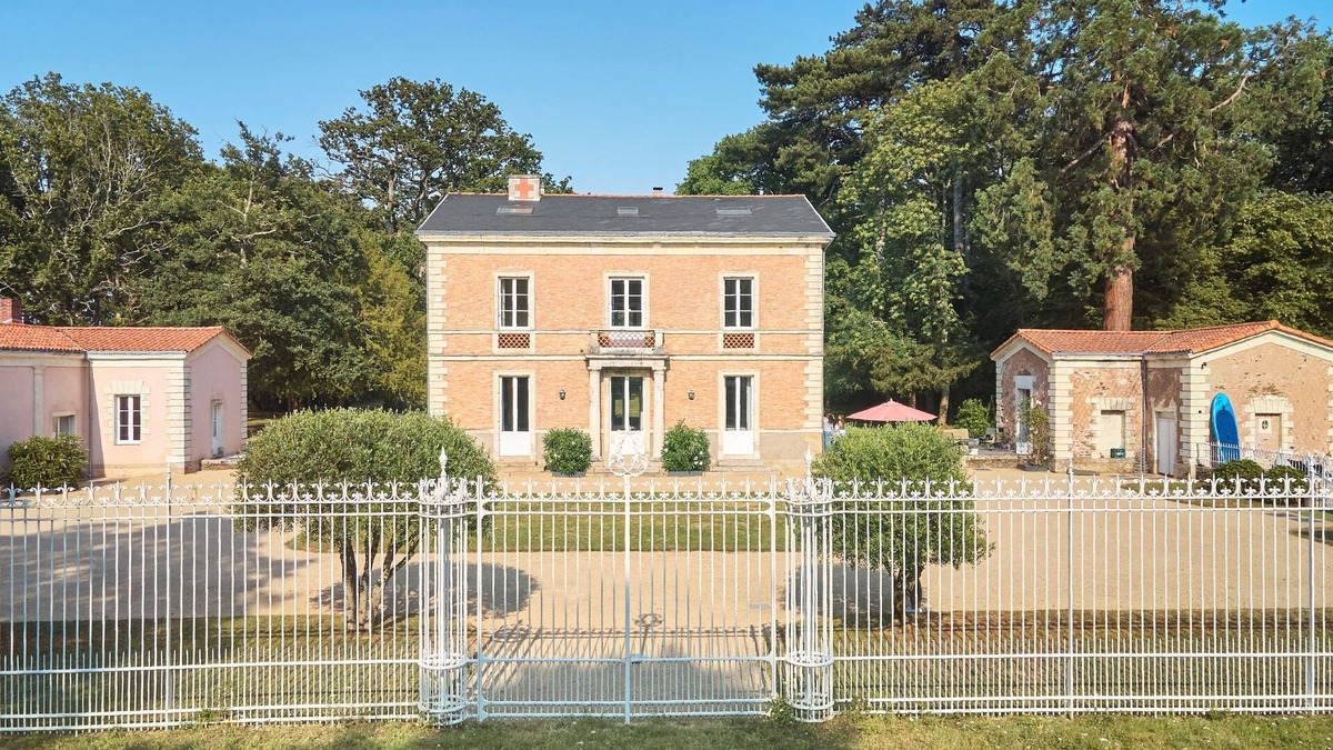 Basse-Goulaine Other | Maison de Maître Avec Piscine- La Champagnère 16 Personnes