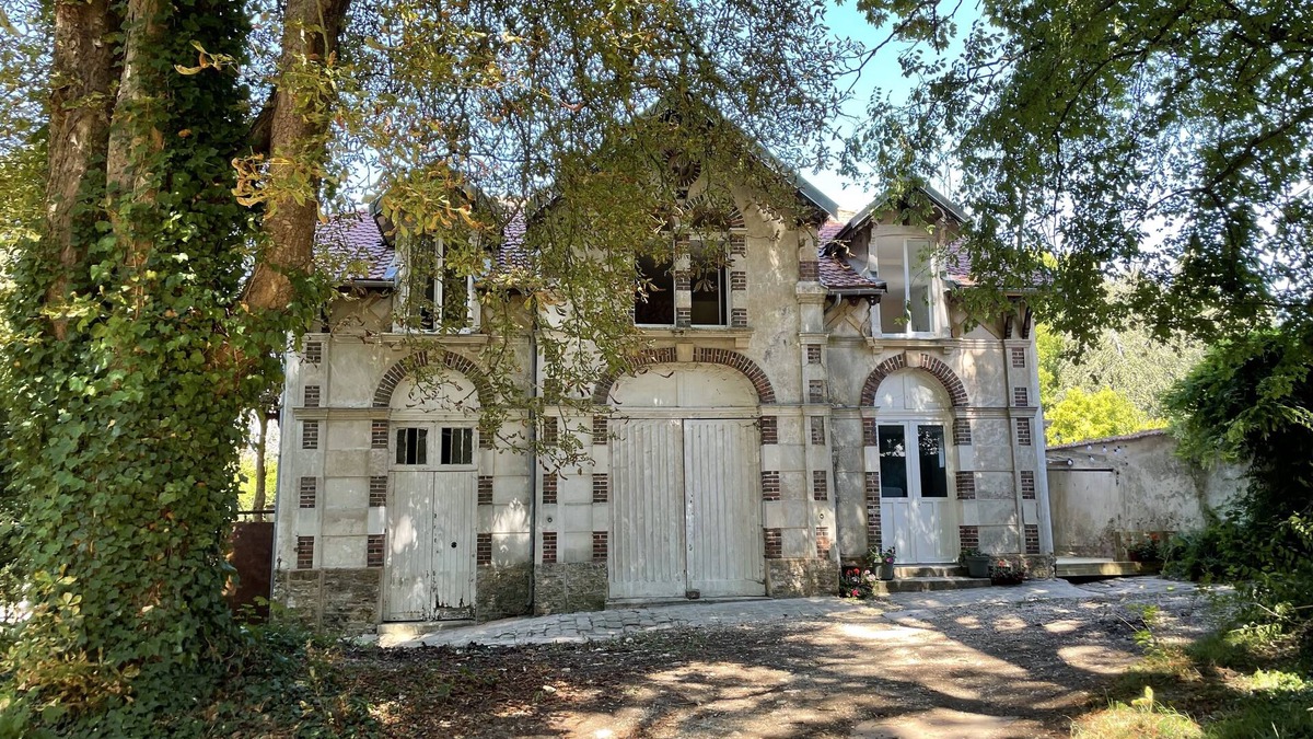 La Ferte-Gaucher House | Maison de Manoir 1900
