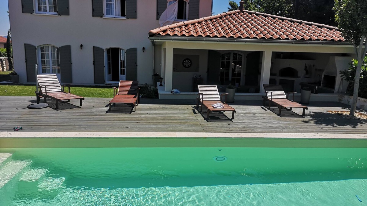 L'Arbresle House | Maison de Type Provençale Avec Piscine Chauffée et Jacuzzi
