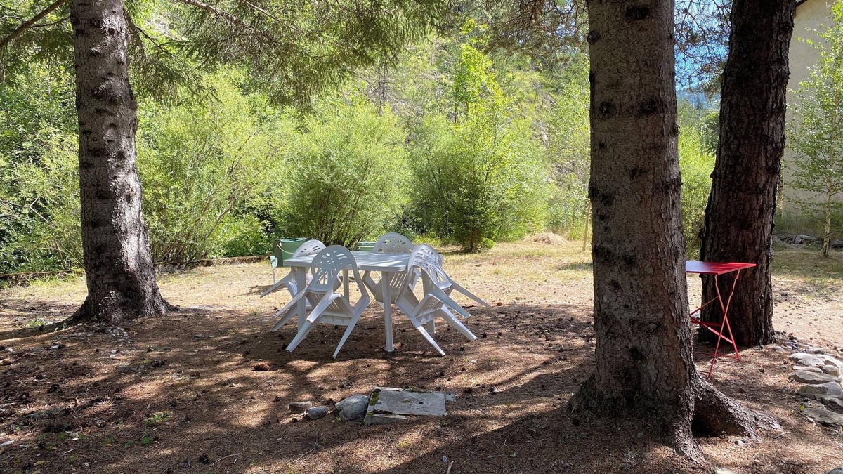 Verdaches House | Maison de Vacances Accueillante en Pleine Nature