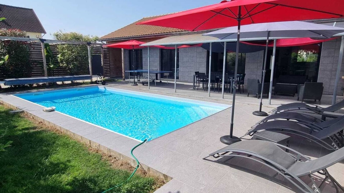 Lesmont House | Maison de Vacances Avec Piscine - La Maison des Lacs