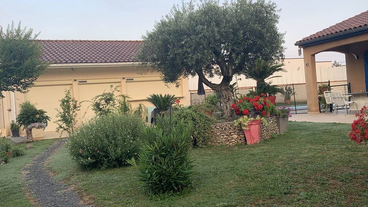 Coufouleux House | Maison de Vacances Piscine Partagée Parking Privé et Sécurisé Grand Espaces