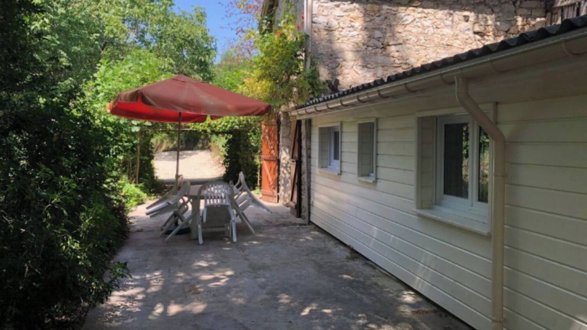 Luzech House | Maison de vigne en bord du Lot/Vineyard house cottage on the banks of the Lot