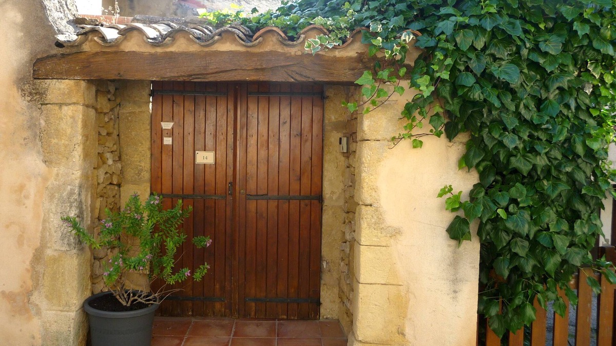 La Motte-dʼAigues House | Maison de Village Provençale