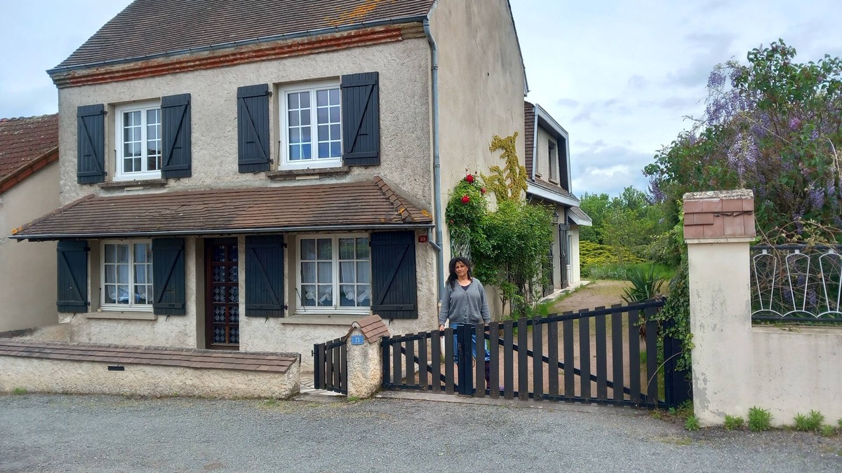 Toulon-sur-Arroux House | Maison de Ville, Jardin. 5 Chambres, 3 Salles de Bains, Cuisine et 2 Salons