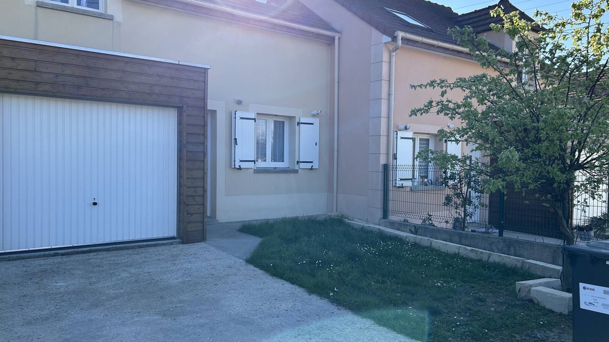 Osny House | Maison de Ville, 3chambres +salle de Bain +toilettes
