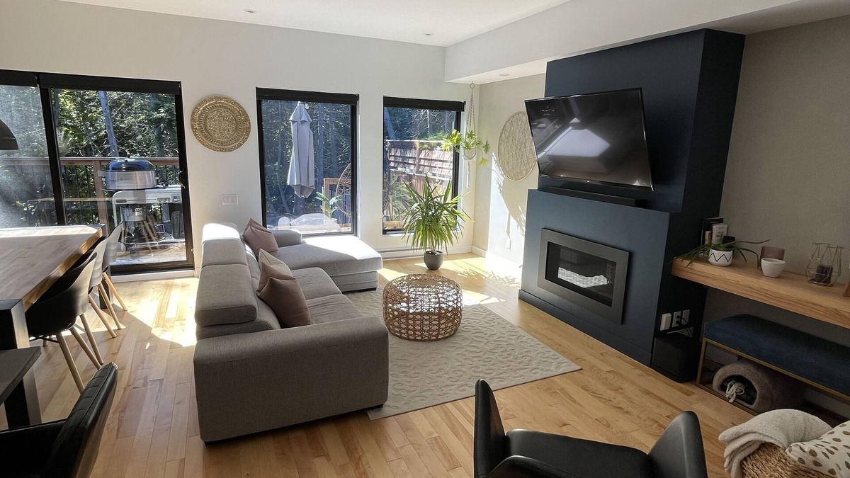 Val-Belair House | Maison de Ville Chaleureuse, Lumineuse et Moderne