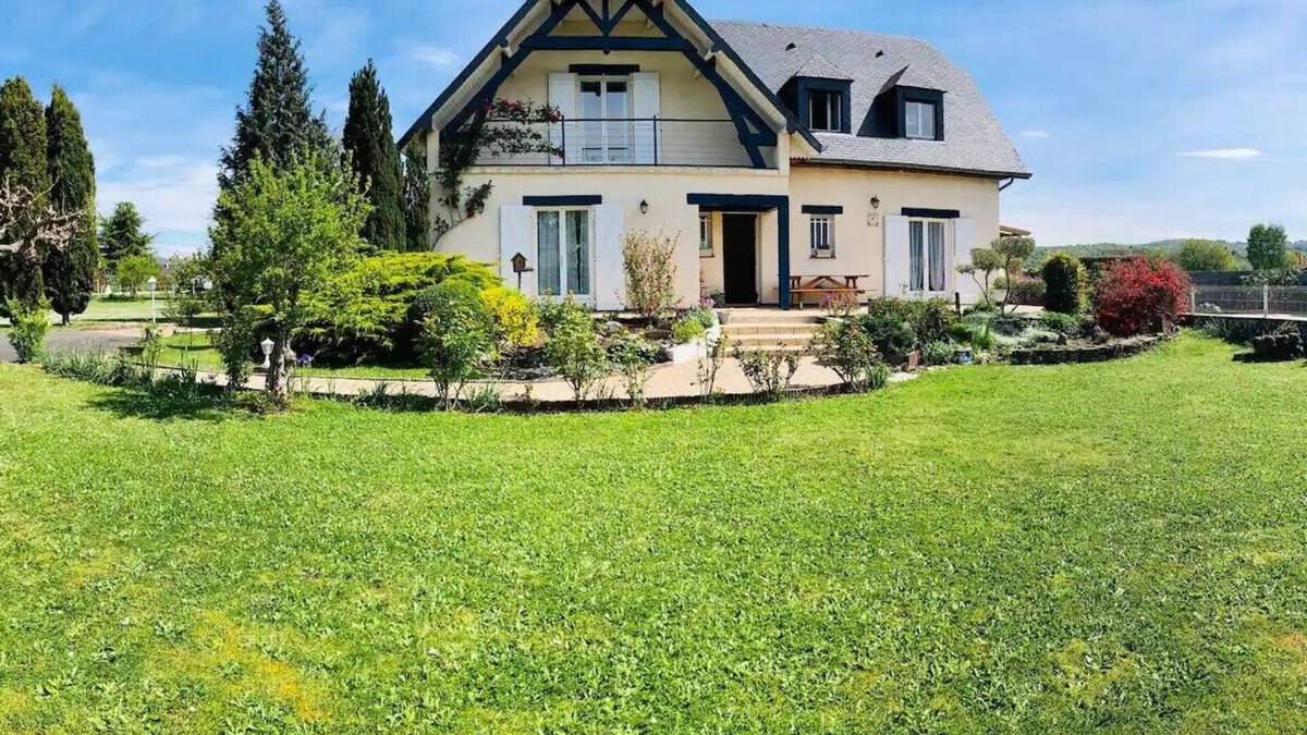 Benejacq Villa | ★Maison des Pics ★ Villa 10-12pers ★ Piscine ★ Vue